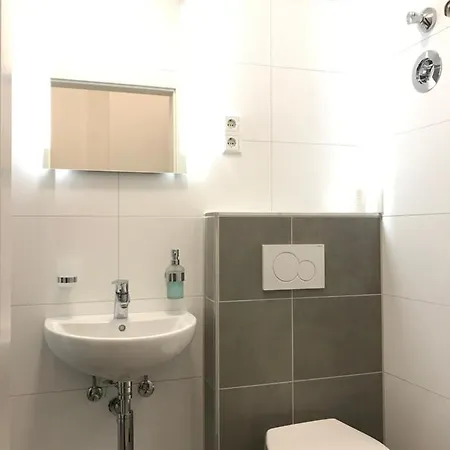 - Free Parking - Wifi - Kitchen * אסן
