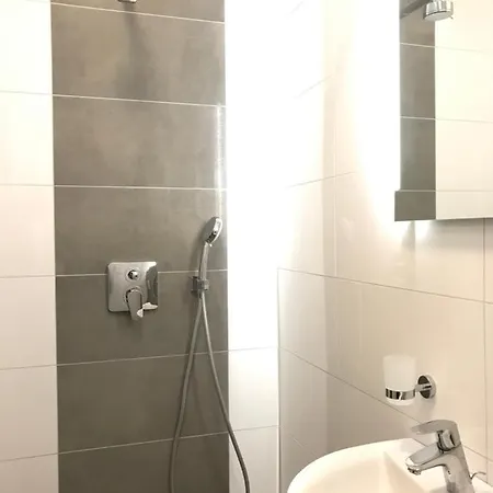 - Free Parking - Wifi - Kitchen דירה