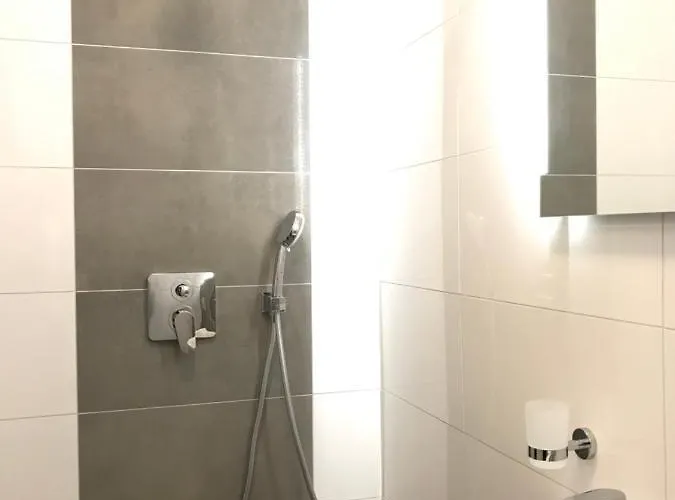 - Free Parking - Wifi - Kitchen Apartment