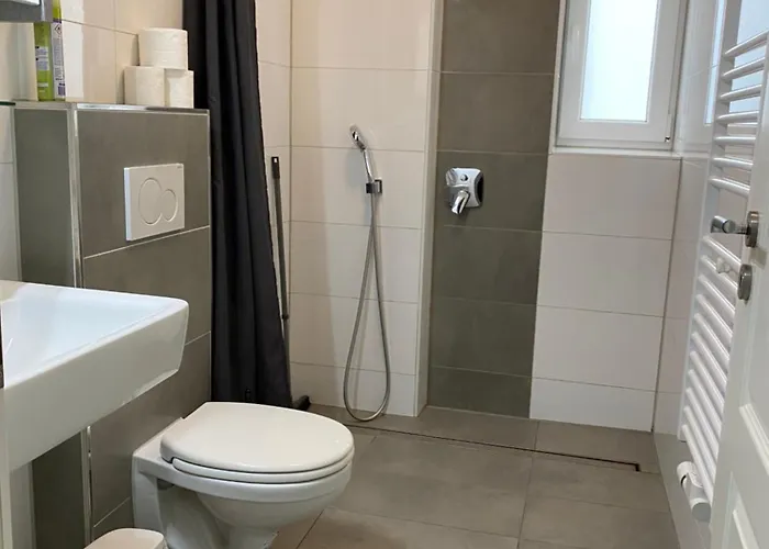 - Free Parking - Wifi - Kitchen Apartment